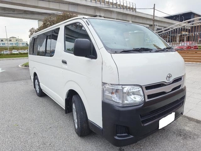 Toyota Hiace 2.5 (M) Diesel Window Van