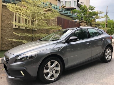 VOLVO V40 T5 2.0 Cross Country YEAR END SALE