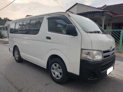 Confirm 2011 Toyota Hiace 2.5 Low Roof 14 SEAT