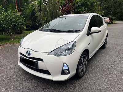 Toyota PRIUS C 1.5 (HYBRID)(A)Loan Kedai 99%