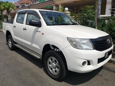 Toyota HILUX DOUBLE CAB 2.5 STD (M) FOR SALE