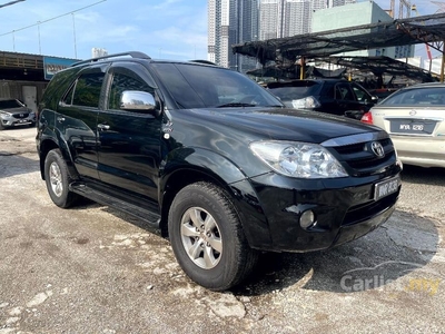 Used 2005/2006 Ladies Owner,Leather 7 Seater,Auto Climate,Front Parking Sensor,4WD,Clean & Well Maintained-2005 Toyota Fortuner 2.7 V SUV - Cars for sale