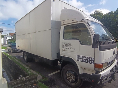 Lorry 3 Tonne Bonded - Nissan UD YU41T5