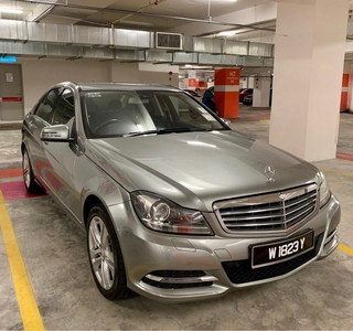 Mercedes Benz C 200 Advangard 2014 local model in immaculate condition.