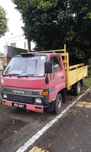 Toyota Dyna diesel lorry 1 owner year 1995 no aircon good running condition road tax expired 25th Nov 2023