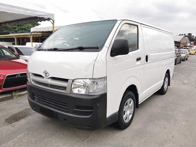 Toyota HIACE PANEL 2.5 (M) -TIP TOP CONDITION