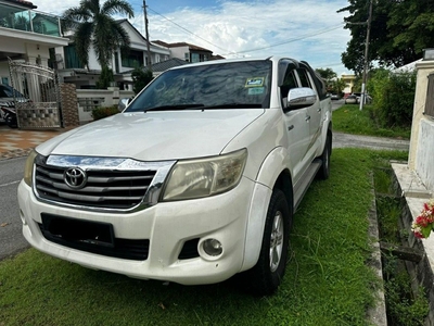 Toyota hilux 2.5(A) 2012