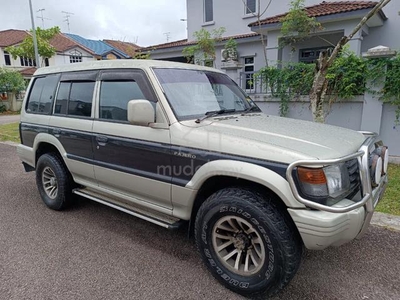 Mitsubishi PAJERO 2.4 (M) 1 OWNER