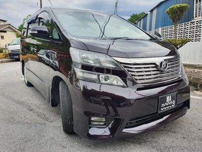 Toyota VELLFIRE 2.4 (A) 7 Seated MPV On The Road