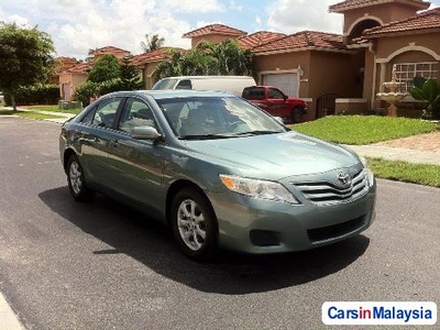 (GREEN) 2010 TOYOTA CAMRY LE