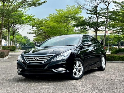 -2012-Hyundai SONATA 2.0 SPORT (A) Sunroof FuLoan