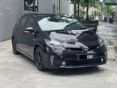 -Toyota PRIUS 1.8 (HYBRID) LOAN KEDAI/CASH