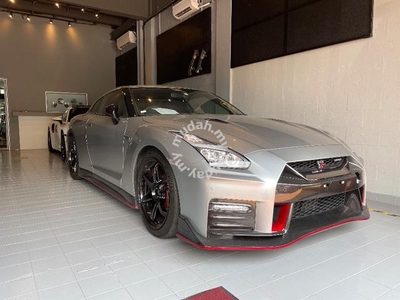 Nissan GT-R NISMO FASTEST STOCK CAR MUST VIEW