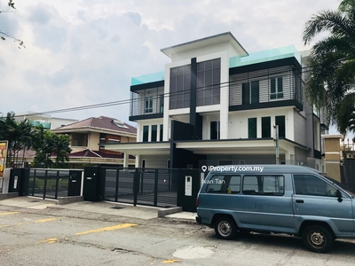 3 And Half Storey Semi D With Lift Big Huge House In Sri Petaling Kl