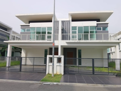 Double Storey Cluster House In Kiara 2 Austin Heights Johor Bahru For Sale