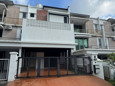 FULLY RENOVATED | PRIVATE POOL 2.5 Storey Terrace House Sunway Alam Suria U10 Shah Alam