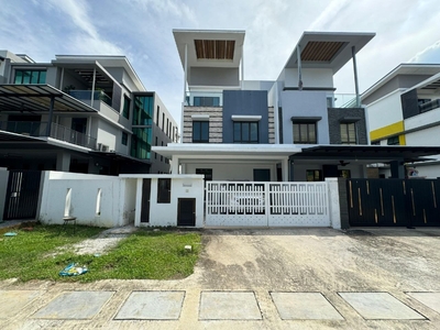 PRIVACY AREA 3 Storey Semi Detached House Setia Utama 1 Setia Alam Selangor