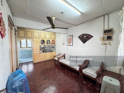 Low cost flat good condition near to happening area