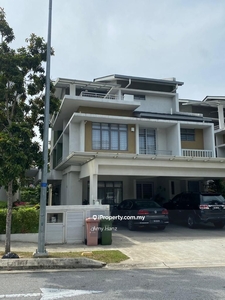 3 storey with private lift zerolot bungalow