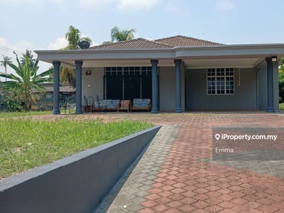 Bandar Enstek, Kampung Felda Lbj, Labu bungalow house for rent