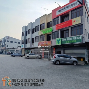 Muar Jalan Sakeh 3 Storey Shop Lot(Ground Floor)