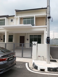 Rumah Teres 3 Tingkat di Mengkuang Ria, Penanti hendak dijual