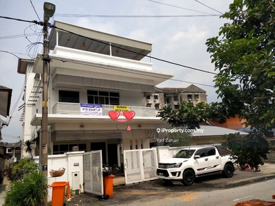 3-storey Bungalow with Pool and Rooftop @ Kg Melayu Ampang, Ampang