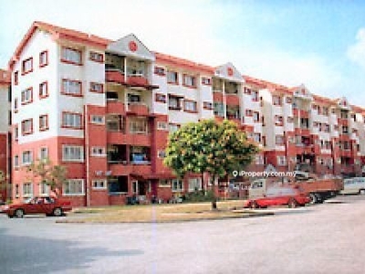 4th Floor Walkup Apartment near shops, bus stop, schools and Lotus's