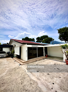 A Single-Storey Semi-Detached House in Tanjung Bungah Hillside
