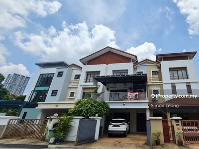 Fully renovated cozy 2.5 storey superlink for sale