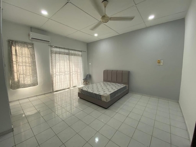 Master bedroom Tmn Bayu Perdana klang for rent