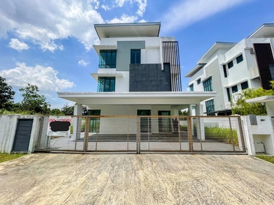 SENAWANG - [ Extra Land 28feet ] 45×75 Freehold Luxury Superlink House