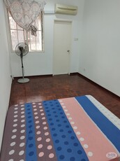 Middle Room with Aircond, Attached Bathroom @ Bandar Mahkota Cheras