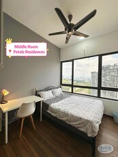 Quickly! Fully Furnished Middle Room at Petalz Residences Near Midvalley