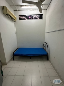 Low Deposit ‍♀️ ‍♀️Walking Distance To Wawasan LRT Room For Rent With ❄️ Aircond @ USJ 13, UEP Subang Jaya