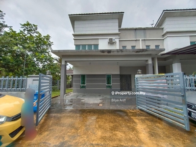 Endlot, Partial Furnished Semi-D House Green View Villa Shah Alam