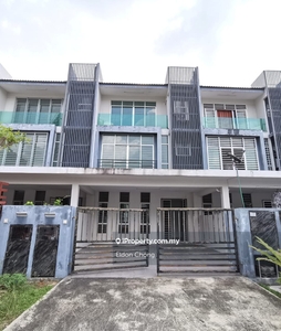 Facing Open , 3 Storey 7room 7 bath , ready move in