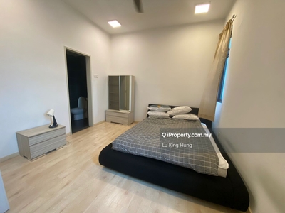 Parkhill Master room with own toilet near Apu, Lrt, Astro, Imu