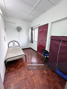 Single Room with Balcony at Ss2 Petaling Jaya