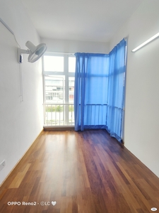 Medium room face front view nice environment walk 1 min to LRT TMN Paramount plenty car park for free and quality housemate?