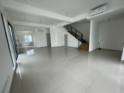 2 storey Terrace House end lot@Gamuda 257 for rent