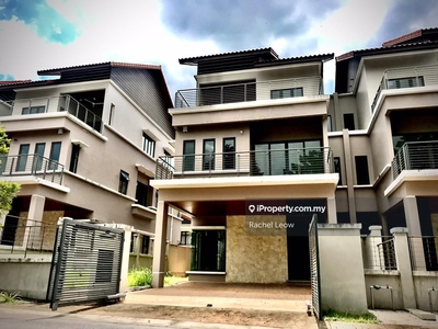 3-storey spacious home with lift