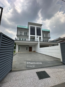 Sri petaling, 3.5 Storey, with roof top balcony