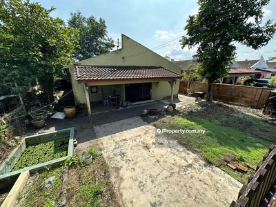 Super below market big bungalow in garing call Andy for viewing