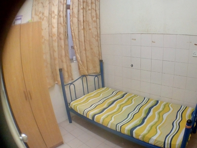 Cyberia Smarthome. Furnished NONsharing Middle Room RM290 Airconditioned.