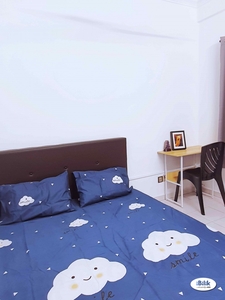 HOT Female Room with Air-Con Queen size bed Walking distance to LRT Station ✅ Parking Available ️ Cheras K.L.