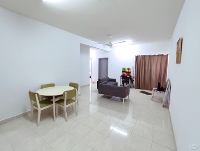 ⭐⭐⭐⭐Master bedroom at Pelangi and cleaning