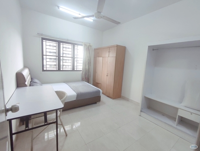 master room for rent at Pelangi utama