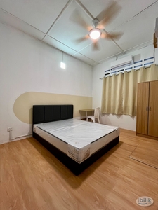 Middle Room at Landed house Section 17, Petaling Jaya