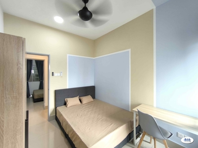 Middle Room with private bathroom at Razak City Residences, Sungai Besi